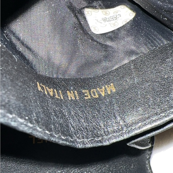 Auth. Chanel Small Wallet - Picture 10 of 12